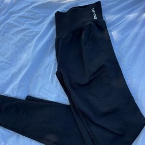 D-FINE Women's Black Leggings